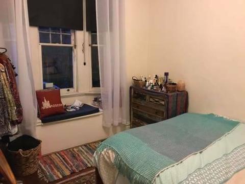 Room for rent Newtown!