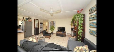 Room in shared apartment - Central Surfers Paradise