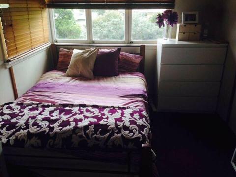 Room for Rent in Large Share House (BILLS INCLUDED)