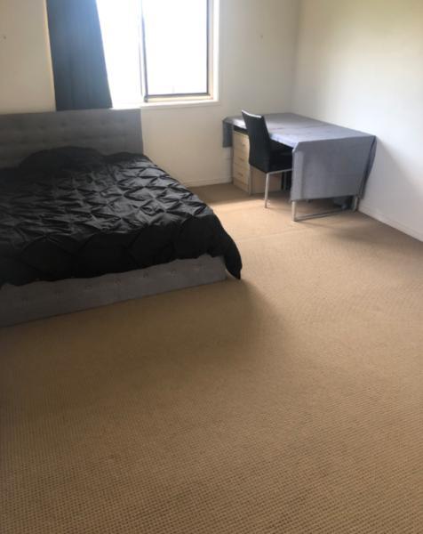 ##Eight Mile Plains## Huge home, private room inc all bills $130pw