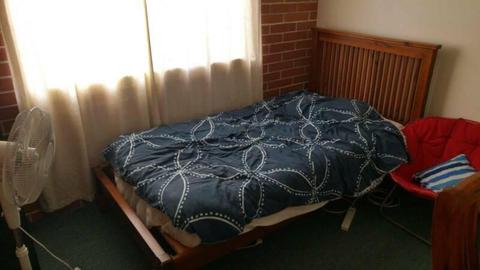 A single room (10 minutes walk from Shopping Center)