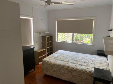 Private room for rent in a safe neighborhood in Southport