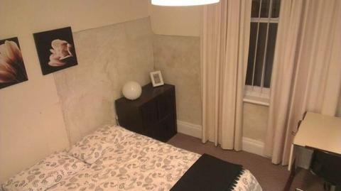 Room to Rent - Adelaide CBD (Gilles St.) **Inc Bills Cleaner**