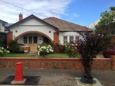 Room available in spacious Ascot Vale sharehouse