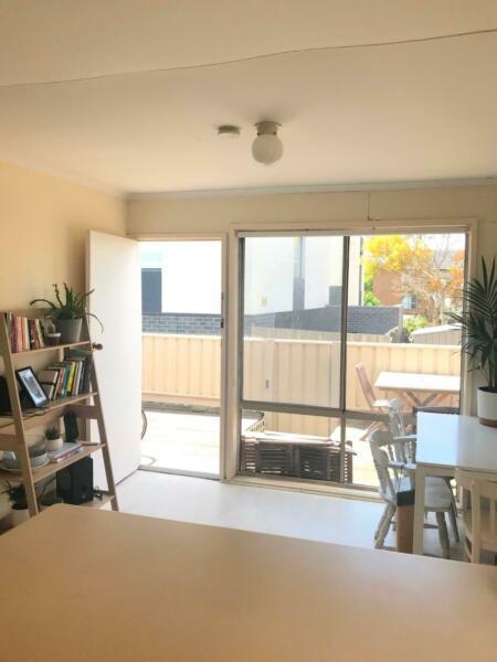 Room available in spacious 2 bedroom house - Footscray
