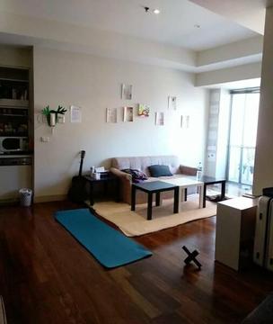 Short-term( Dec.5-Dec.10) Clean Shared room in Melbourne CBD