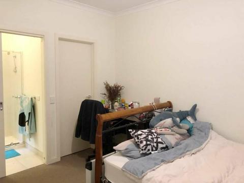 2 mins from Clayton Station Master room bathroom dressroom