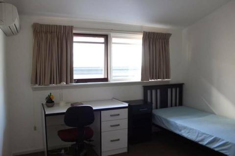 One fully furnished bedroom available in Port Melbourne