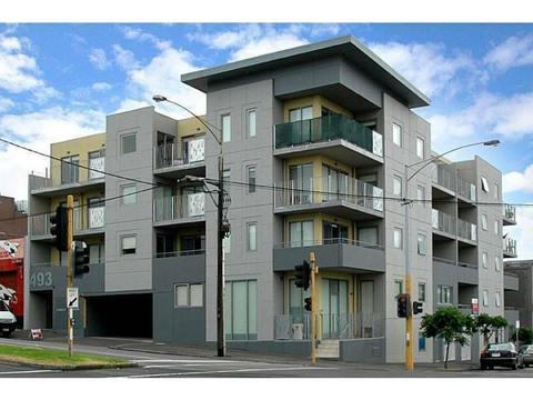 Apartment share next to North Melbourne Train Station