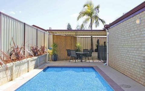 Spacious Room for Rent - MODERN House - Swimming Pool-Marangaroo