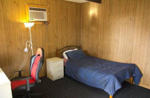 Room for rent. Back yard granny flat/cabin