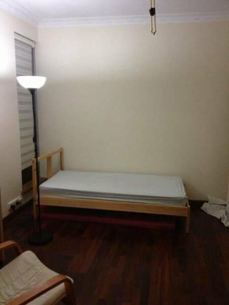 Huge Double Room in Vic Park. 5Mins to Train Station
