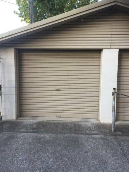 Garage for rent - Lock up with remote control