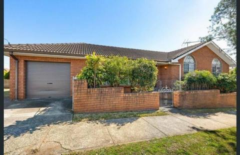 3 Bedroom House for Rent West Ryde. Close everything