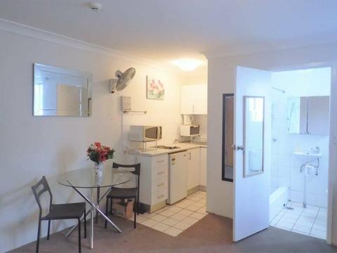 Furnished Studio Unit-Close to Edgecliffe or Kings Cross Train Station