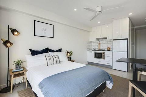 Fully furnished studios in Newtown