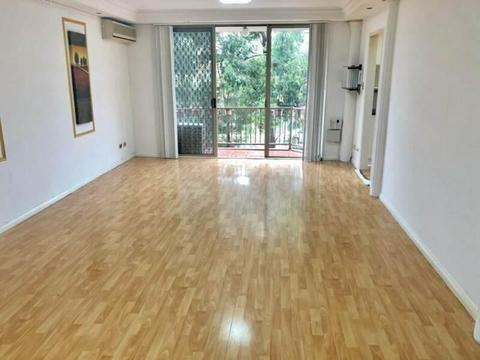 Modern and spacious 2 bed apartment with pool/tennis courts