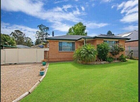 Quakers Hill close to Train station,busstop etc