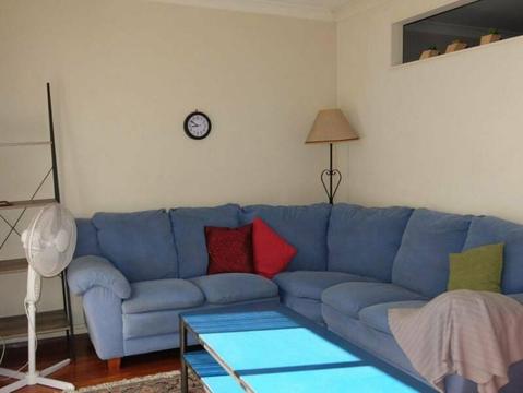 GLEBE, close to Sydney Uni., a furnished 3 Bedroom Town House