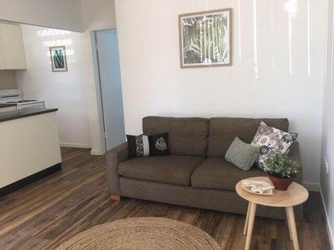 BRIGHT, AIRY ONE BEDROOM FURNISHED UNIT : NIGHTCLIFF