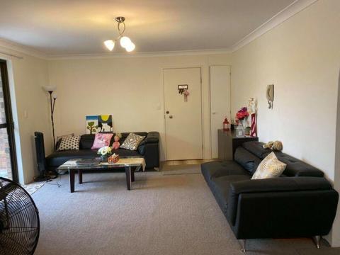 2 bed and 2 bathroom unit renting