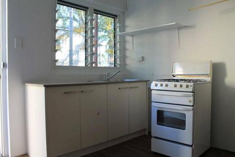 1 Bedroom ground floor unit with A/C in New Farm