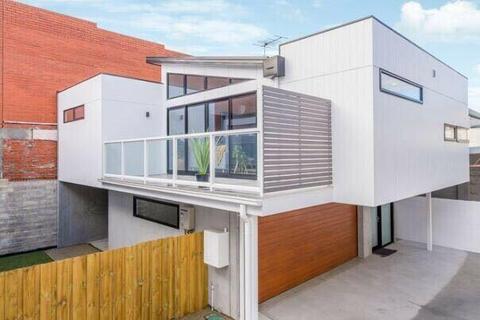 North Hobart, Contemporary 3 brm, 2 bath - Brand New Home