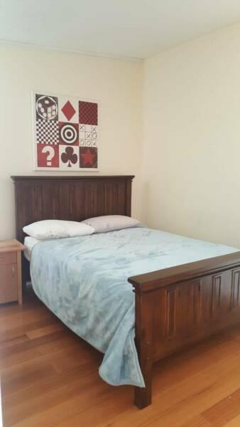 Bills included modern renovated 1BR with Aircon. Latrobe/RMIT/86Tram