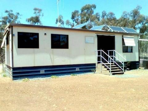 2 BR CABIN/ HOUSE FOR SALE ON 20 ACRES IN WEDDERBURN VIC