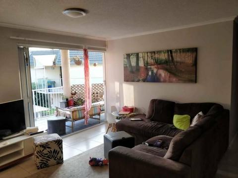 Room in breezy and bright 2 bedroom unit in Mooloolaba