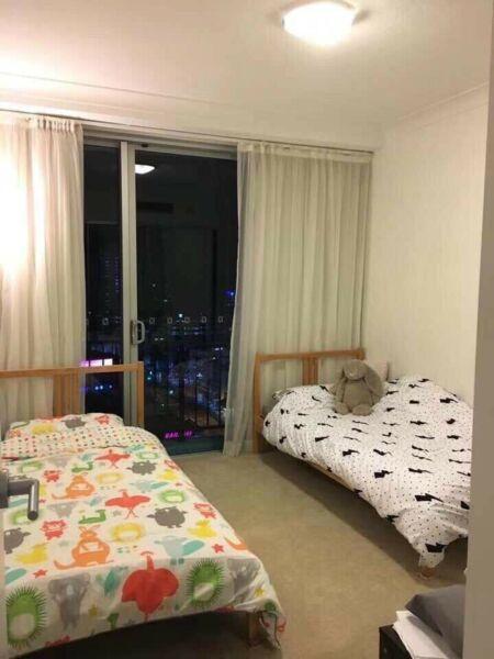 Southport central Seaview room for rent (Girl)