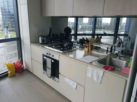 Fully furnished. Apartment in Docklands. Preferably males!!!