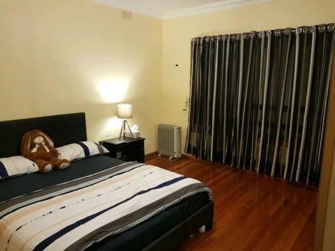 Room for Rent in Lalor(Single girl sharing room)$350 ex bills