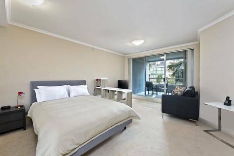 Furnished studio in the centre of Chatswood. Short term leases avail