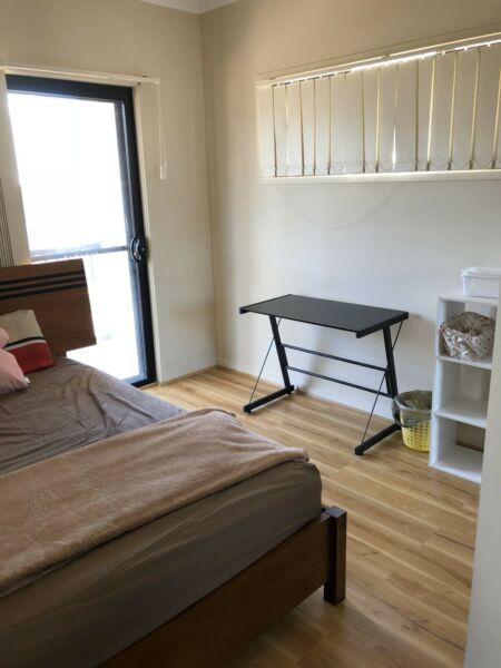 2 rooms available in Labrador, Gold Coast