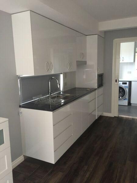 Studio granny flat available in Holland Park West