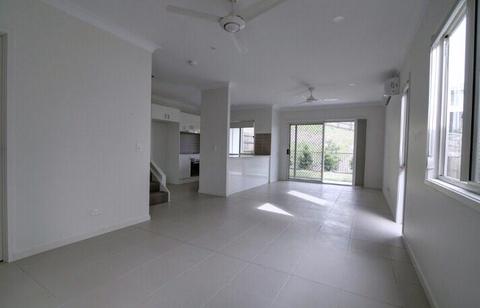 Pimpama townhouse for rent $380pw