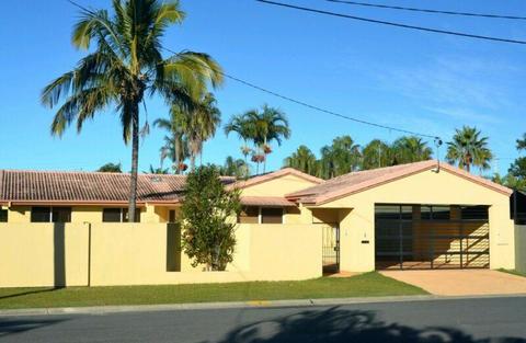 house 3/2/3 waterfront central Gold Coast long term rental