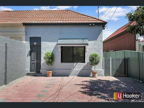 2 Bedroom Duplex in Unley for rent with a pool!