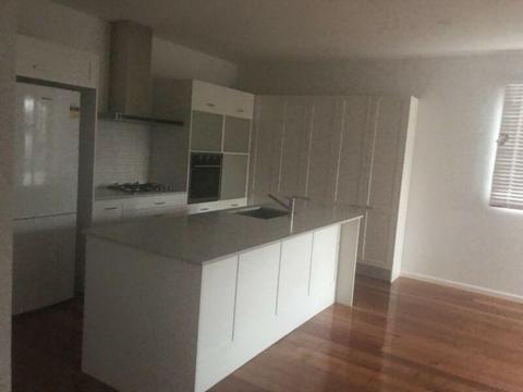 3 bedroom unit Oakleigh South