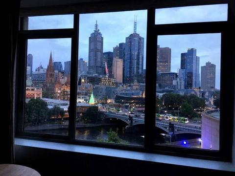 Southbank Waterfront Apartment with City Views - for 5 weeks