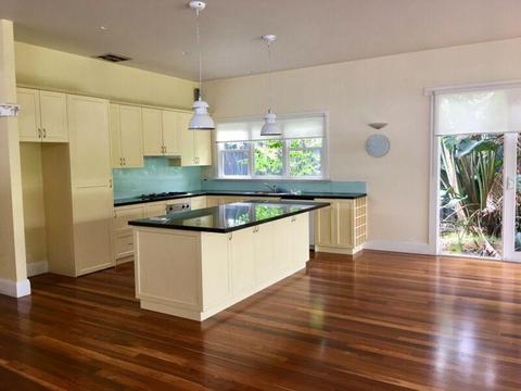 3 bedroom house in box hill for rent