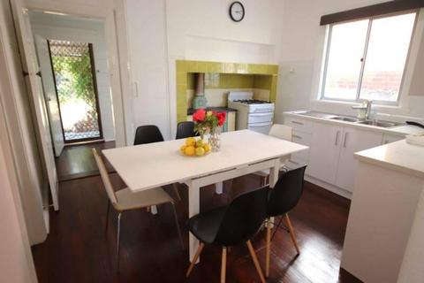Private room in a Renovated Charming House in South Perth