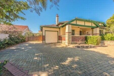 COMO House on Canning Hwy - Privacy, Space, Convenience 3X1