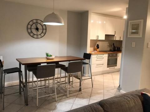 West Perth - Cheerful apartment a stones throw from Perth City!
