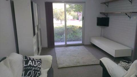 Fremantle 1 bed unit/ Self contained