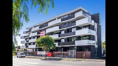 STUNNING CONTEMPORARY LIFESTYLE NEAR NEW 2BR APARTMENT IN ESSENDON