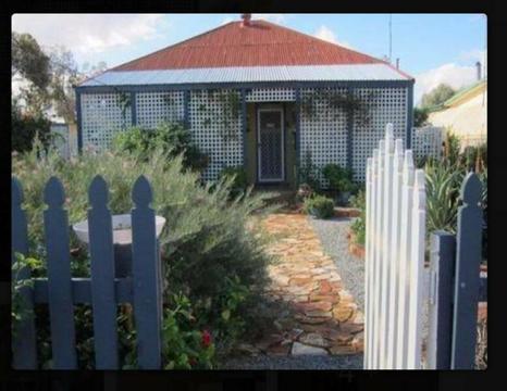 Partly furnished cottage house - THREE SPRINGS