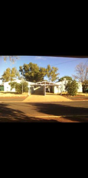 sell real good duplex house (two units) in Laverton ,( WA 6440 )