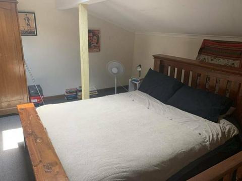 Short-term sublet in Alexandria. Available from December 23